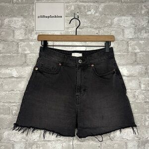 EUC H&M Women’s Black Denim Cut Off Shorts Size 6 / 26in Waist (No Size Tag)
